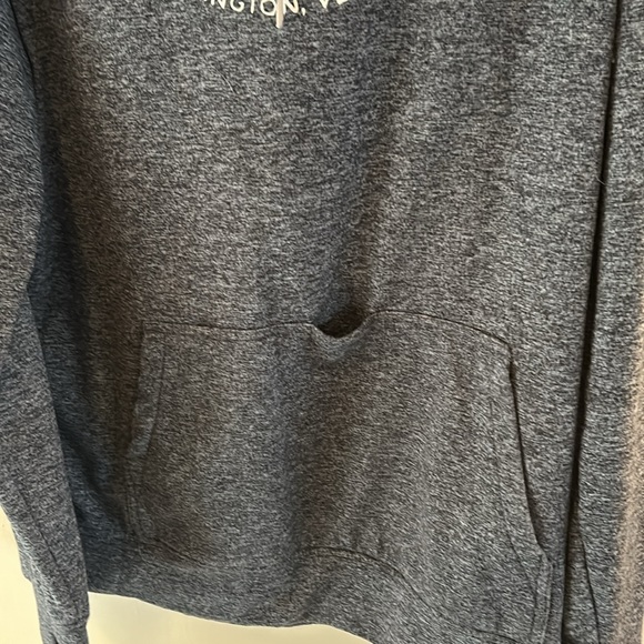 Men’s Burton hoodie, M, hole in front pocket (see photos), otherwise, like new - Picture 6 of 6